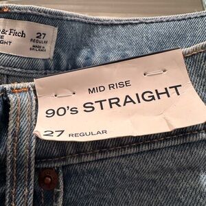 NEW Abercrombie & Fitch Mid Rise 90s Straight Jeans.
